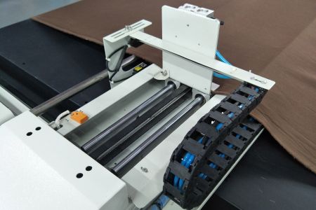 感应开关布料夹.jpg 感应开关布料夹.jpg