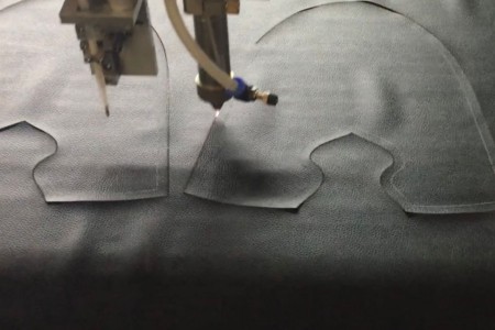 足球鞋皮革鞋材剪裁4
